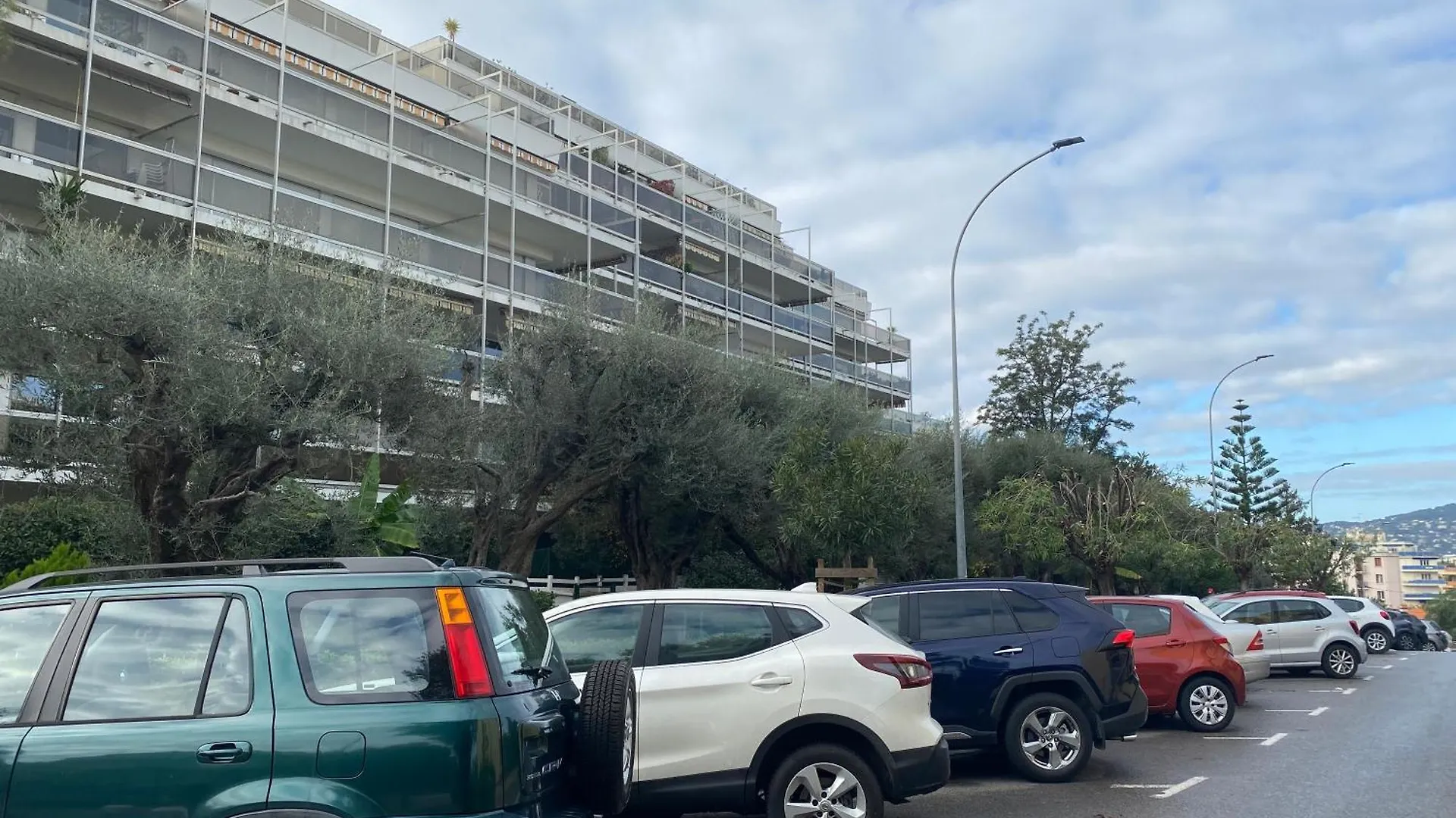 Logement En Residence Vacances Classe 2 Etoiles Au Bord De Mer 4 Couchages Avec Cabine Lit Superpose Et Au Salon Un Canape Convertible Et Piscine A 300 M Des Transports Communs,Gare Ferroviaire,Commerces Et Plages Antibes France